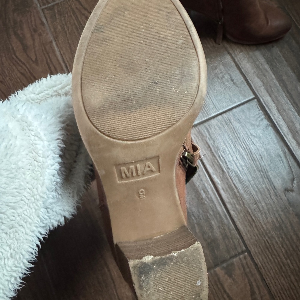 MIA Tan Leather Ankle Booties - Picture 4 of 5